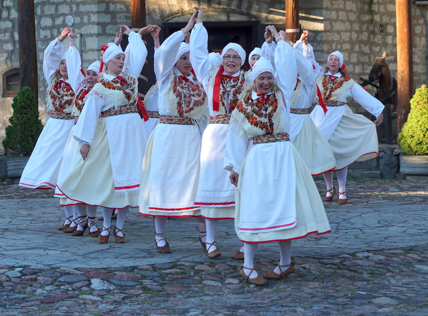 estnische Folkloretänzer in Kuressaare