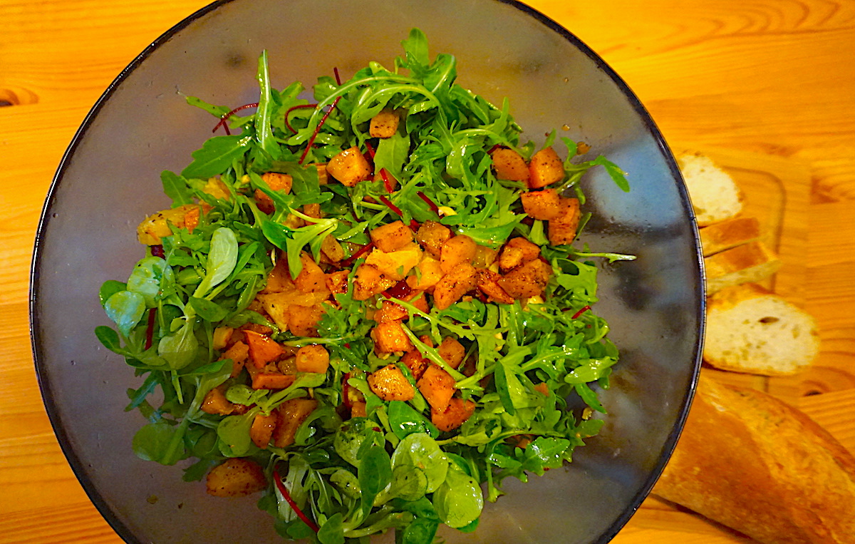 Wintersalat mit Butternutt-Kürbis, Orange und Baby-Kale